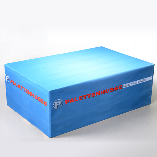 Palettenhussen mit bedruckter Bespannung, die fünf Paletten vollständig bedecken